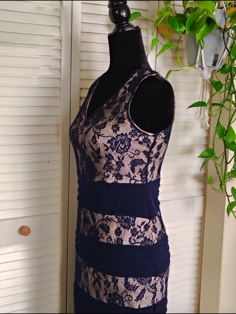 Candalite Petite Navy Blue Stretch Lace V-Neck Maxi Dress Size PM – Like New - Picture 11 of 13